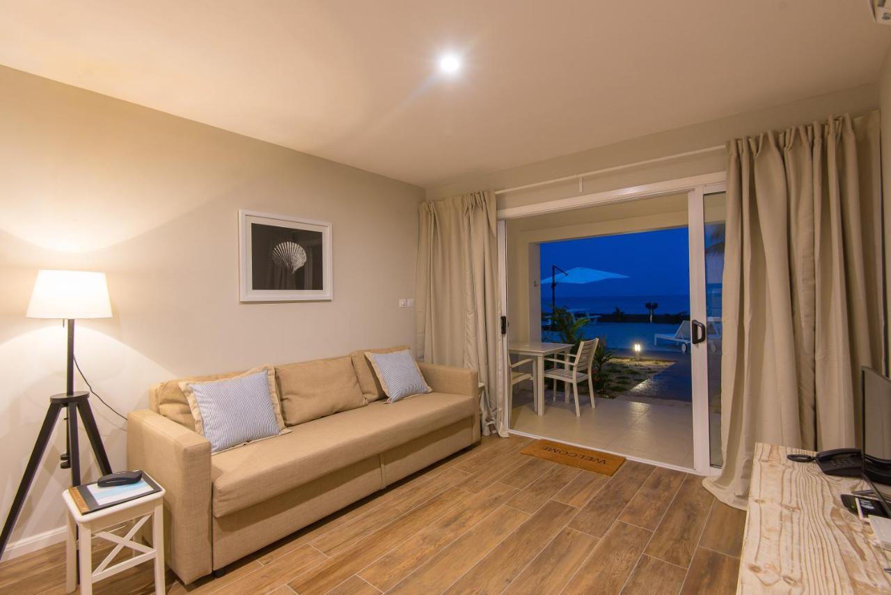 Le Nautique Beachfront Apartments Anse Royale Exterior photo