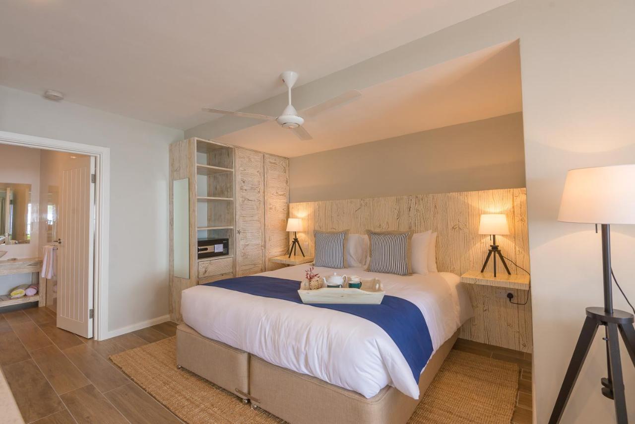 Le Nautique Beachfront Apartments Anse Royale Exterior photo