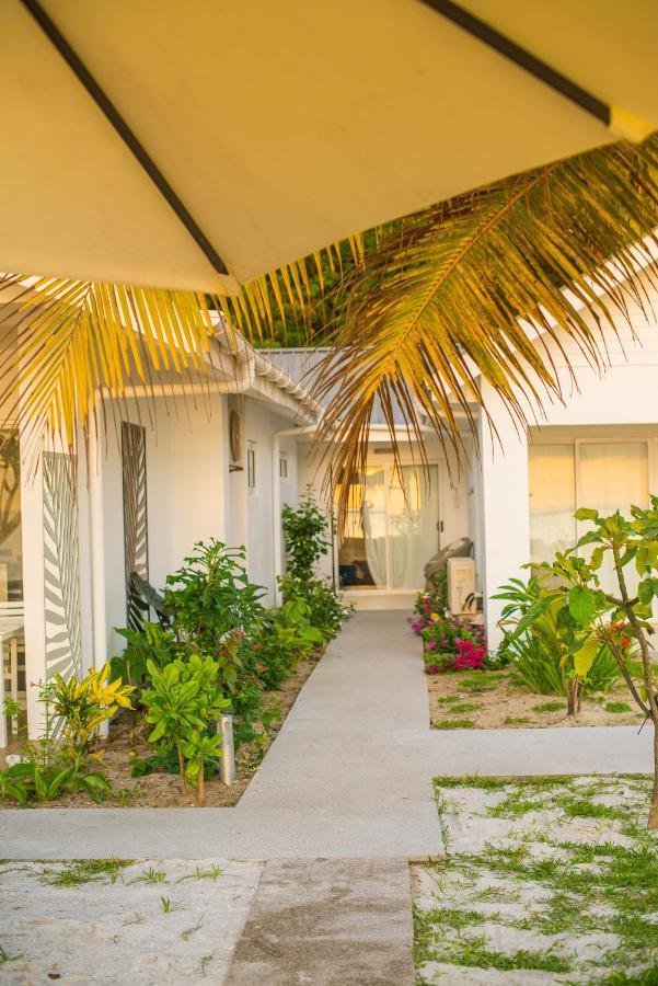 Le Nautique Beachfront Apartments Anse Royale Exterior photo