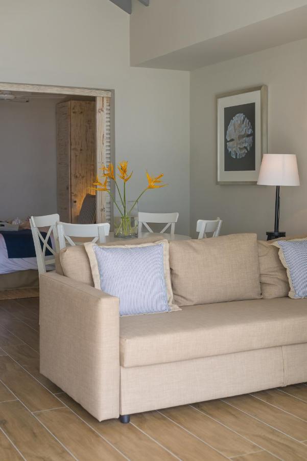 Le Nautique Beachfront Apartments Anse Royale Exterior photo