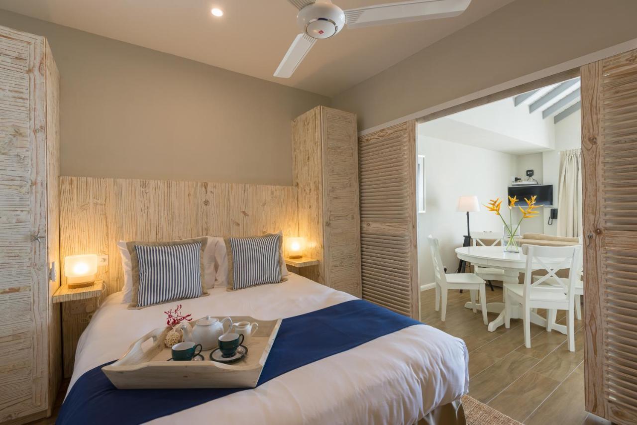 Le Nautique Beachfront Apartments Anse Royale Exterior photo