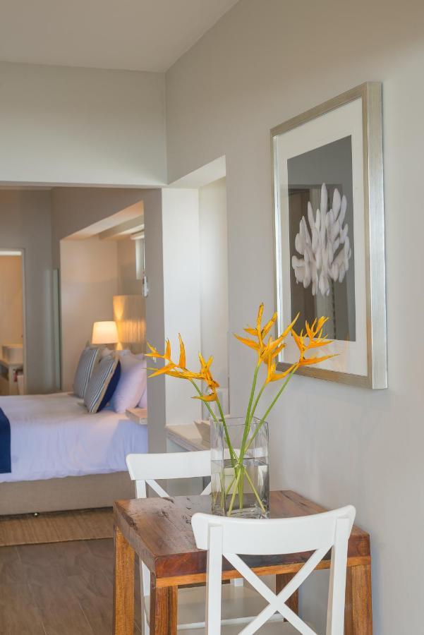 Le Nautique Beachfront Apartments Anse Royale Exterior photo