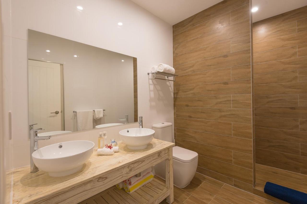 Le Nautique Beachfront Apartments Anse Royale Exterior photo