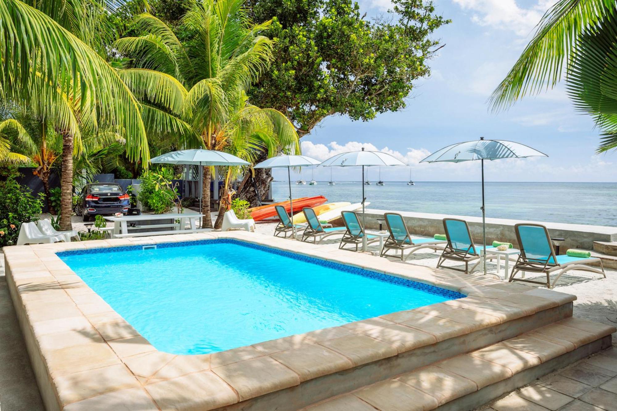 Le Nautique Beachfront Apartments Anse Royale Exterior photo