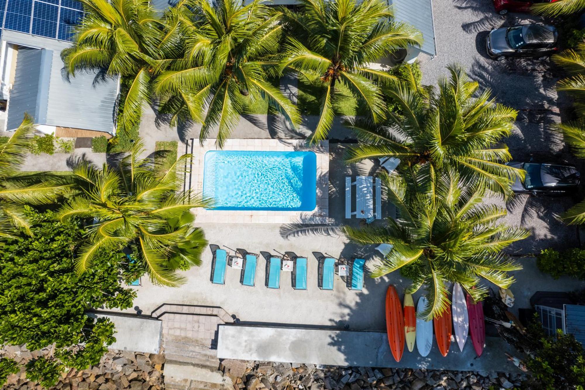 Le Nautique Beachfront Apartments Anse Royale Exterior photo