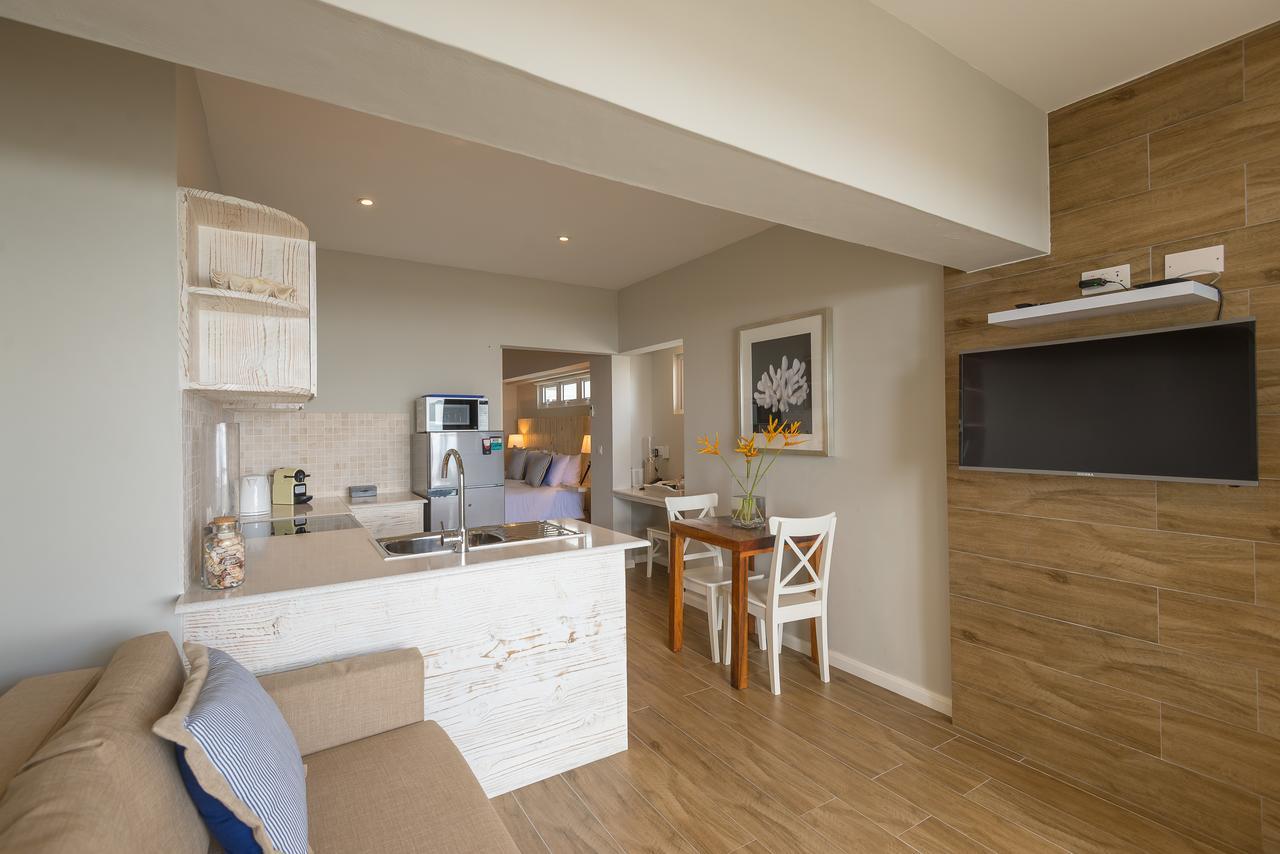 Le Nautique Beachfront Apartments Anse Royale Exterior photo