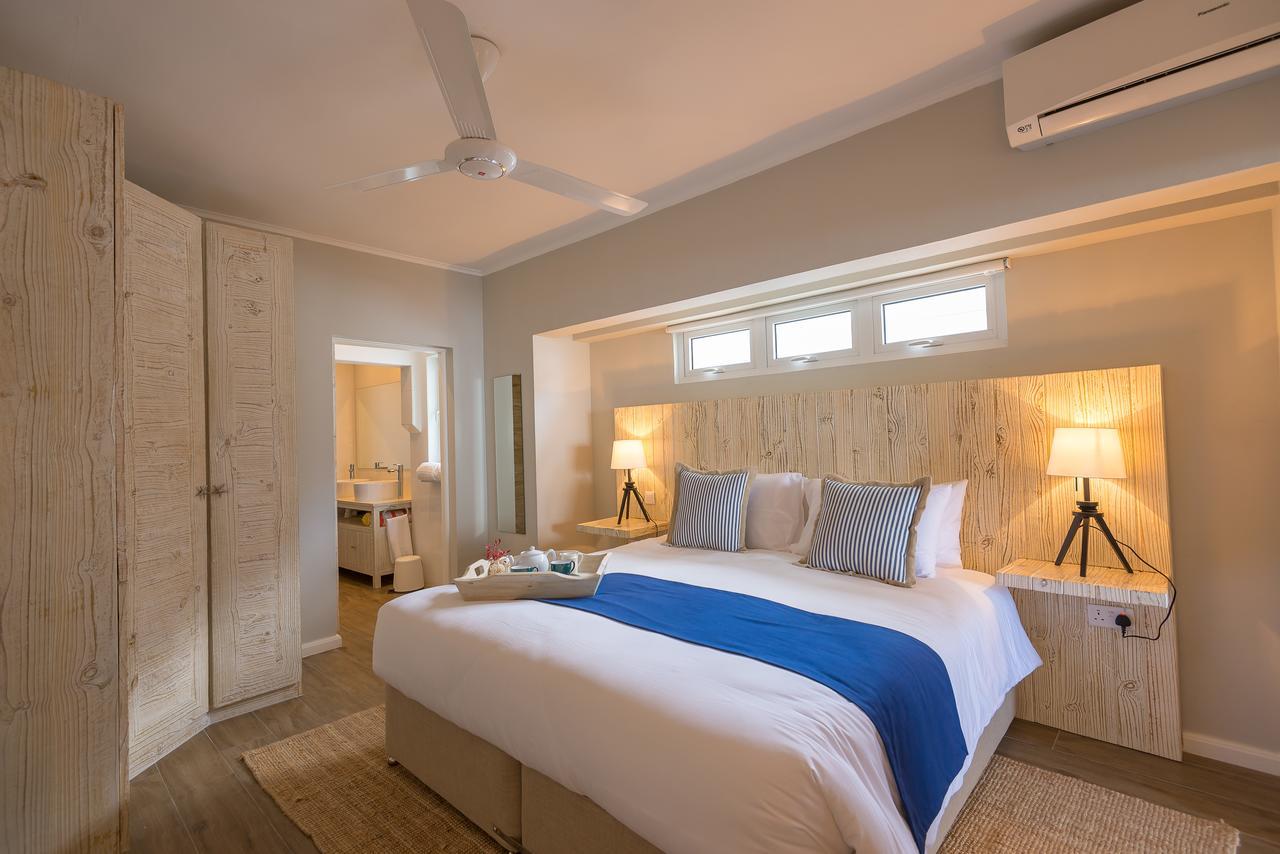 Le Nautique Beachfront Apartments Anse Royale Exterior photo
