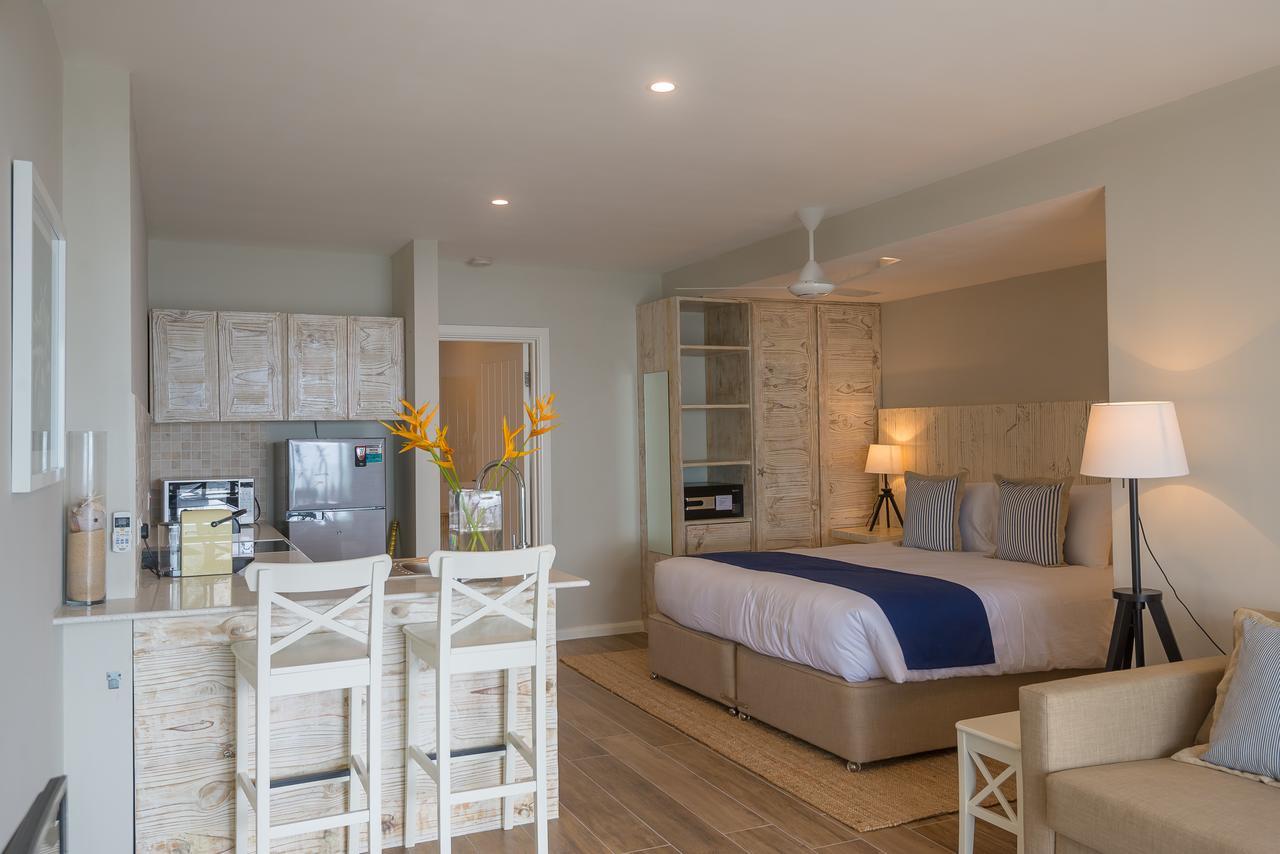 Le Nautique Beachfront Apartments Anse Royale Exterior photo