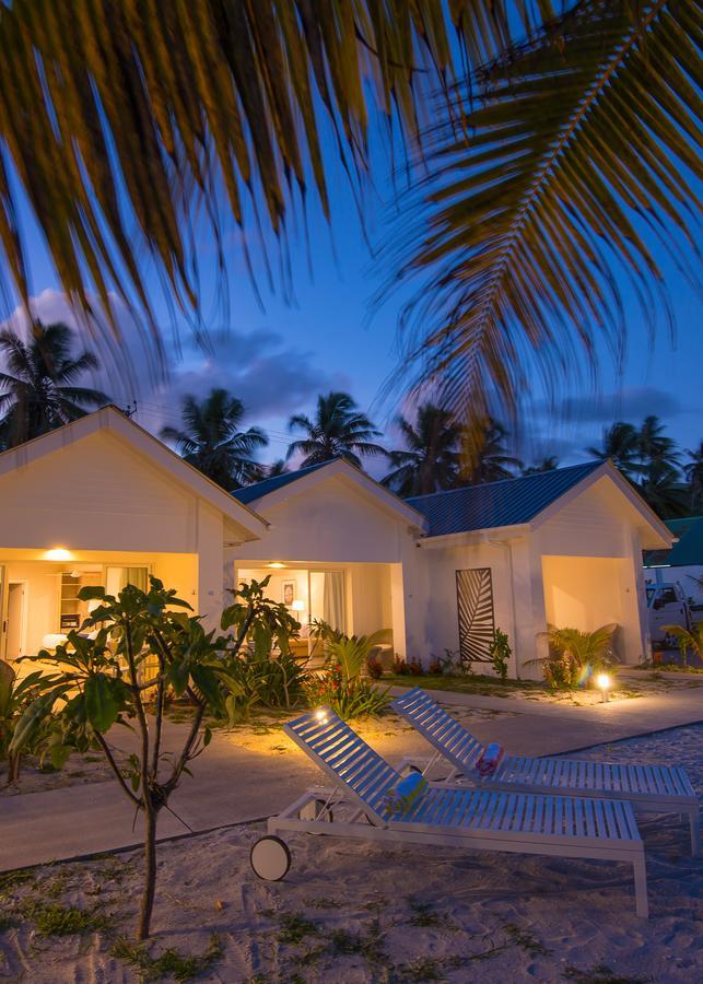 Le Nautique Beachfront Apartments Anse Royale Exterior photo