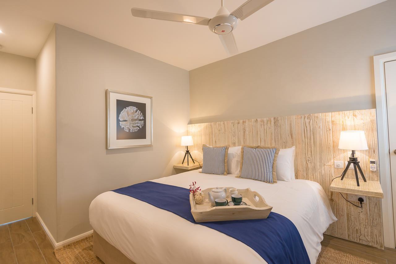Le Nautique Beachfront Apartments Anse Royale Exterior photo