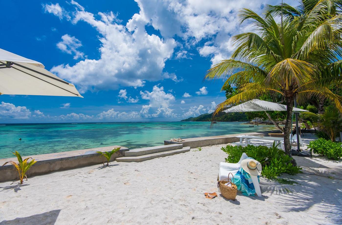 Le Nautique Beachfront Apartments Anse Royale Exterior photo