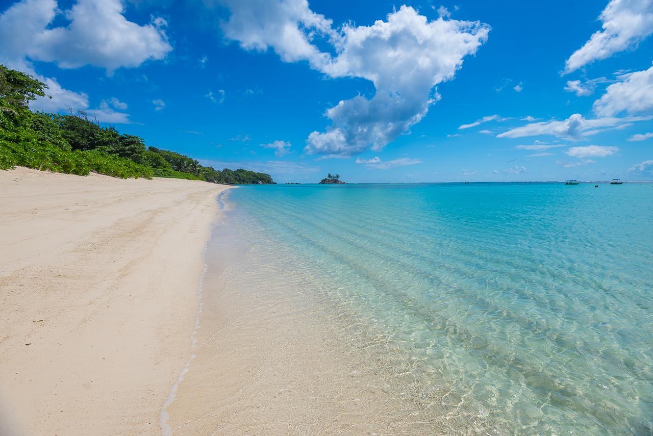 Le Nautique Beachfront Apartments Anse Royale Exterior photo