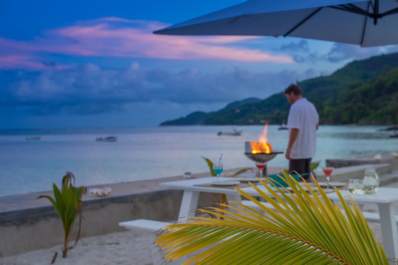 Le Nautique Beachfront Apartments Anse Royale Exterior photo
