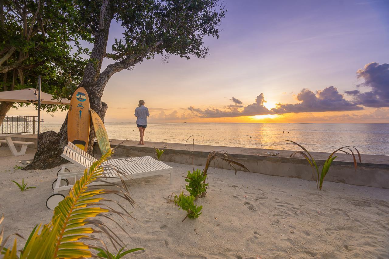 Le Nautique Beachfront Apartments Anse Royale Exterior photo